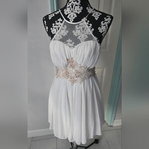 Sequin&Hearts white chiffon dress size 3